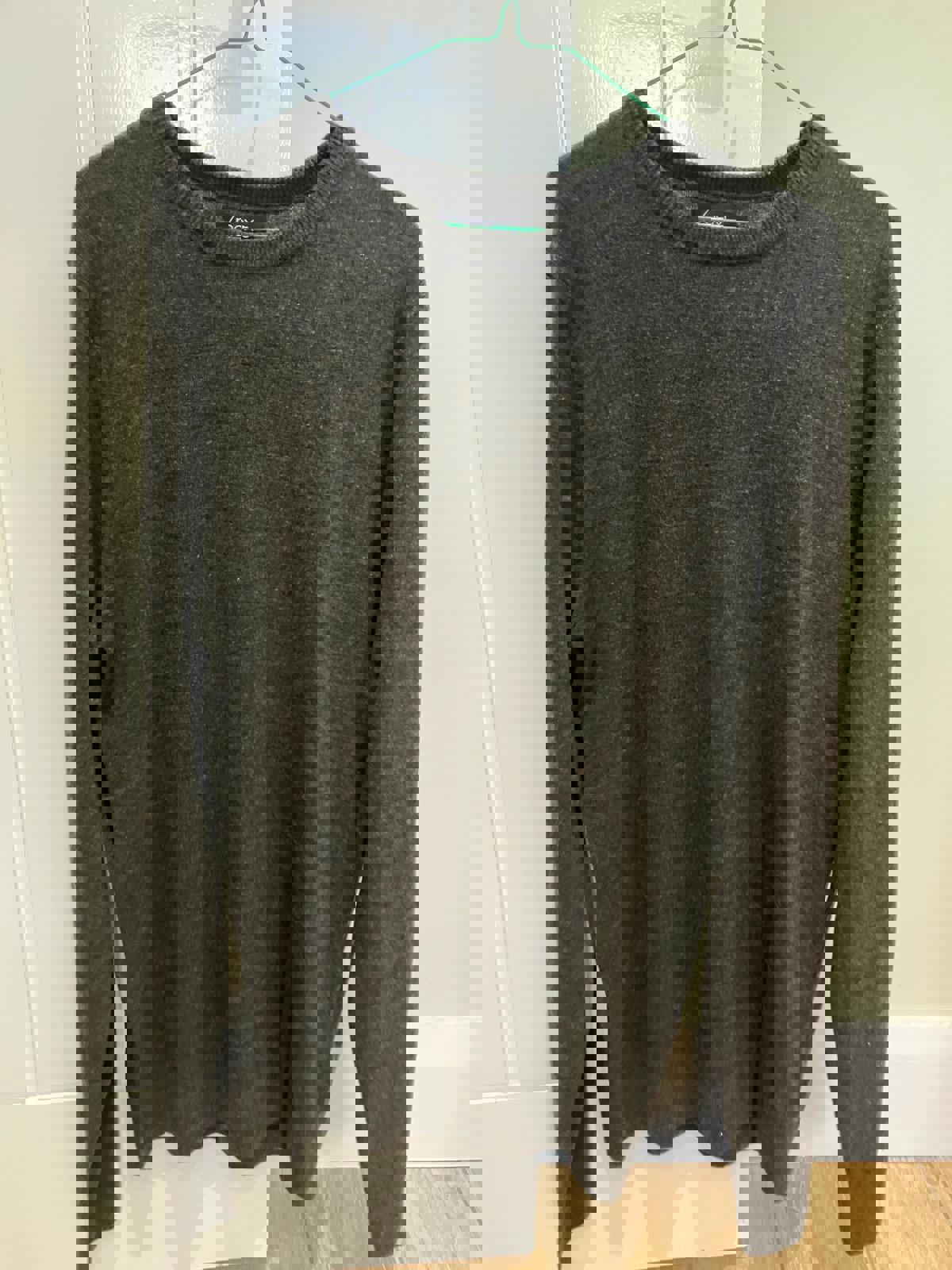 Classic Men's Gray Crew Neck Sweater - Medium