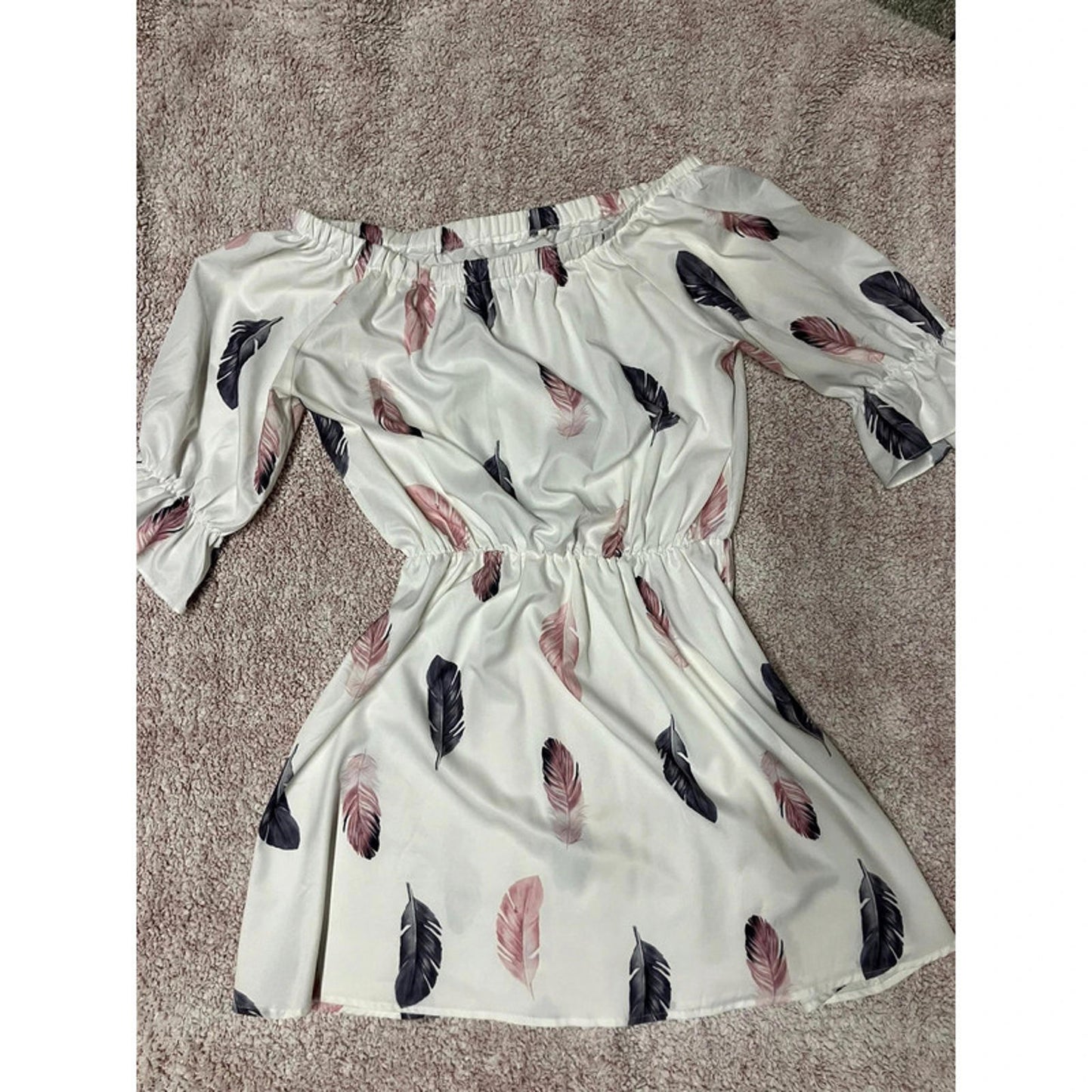 Off-Shoulder Feather Print Dress – Size L