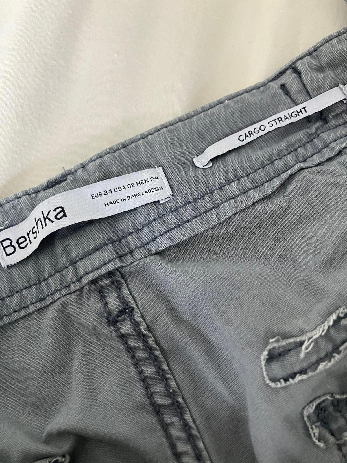 Lovely Women's Cargo Straight Pants by Bershka - Size EUR 34 / US 2