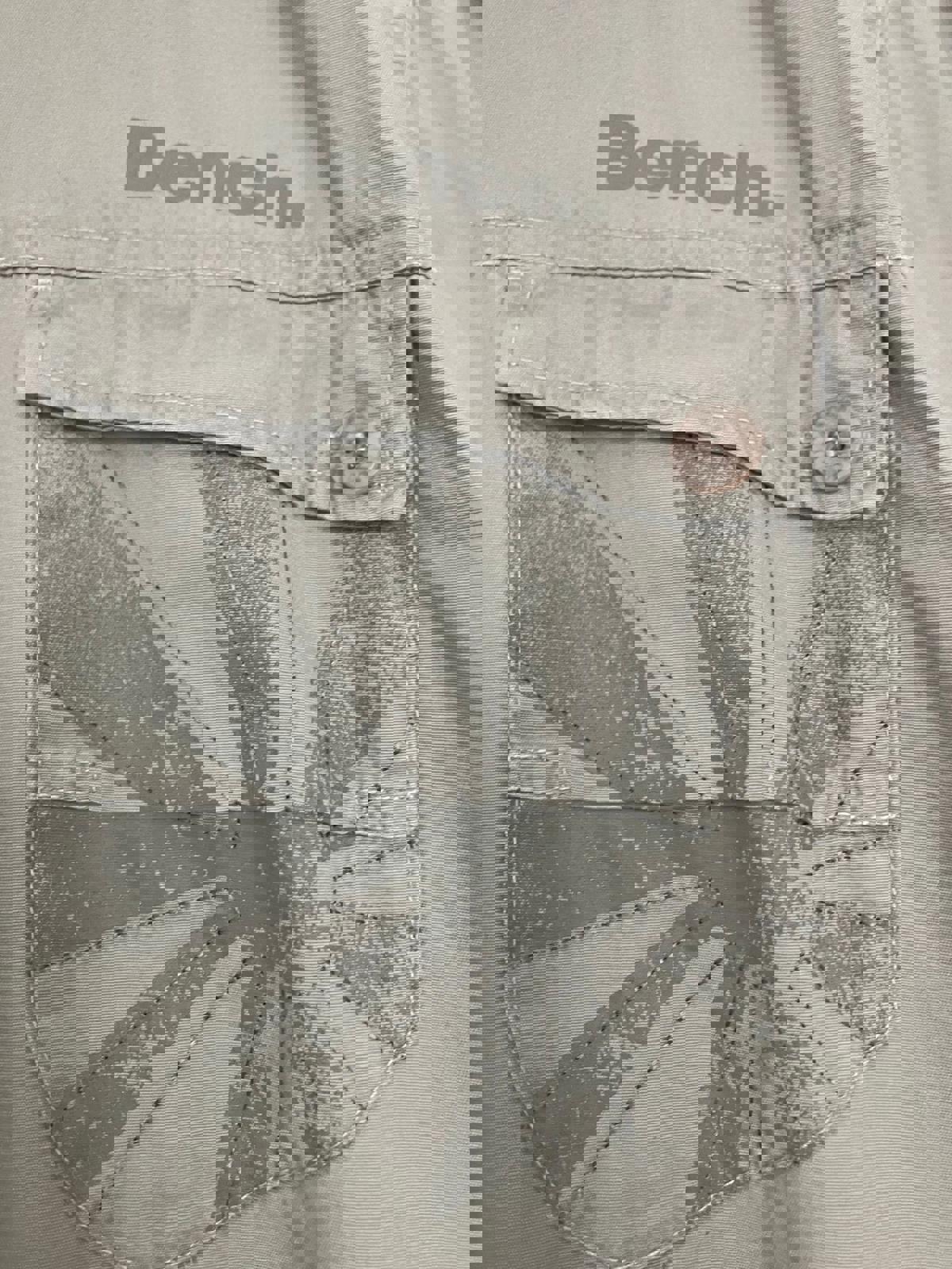 Bench. Men's Short Sleeve Button-Up Shirt - Size L