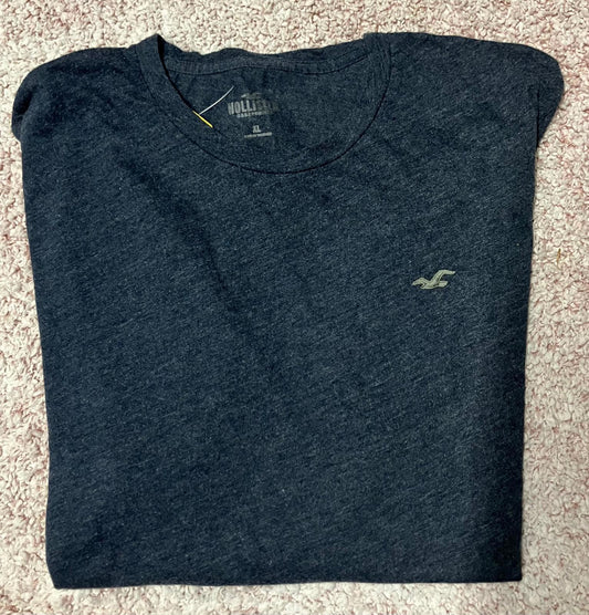 Hollister Men's Classic Navy Blue T-Shirt