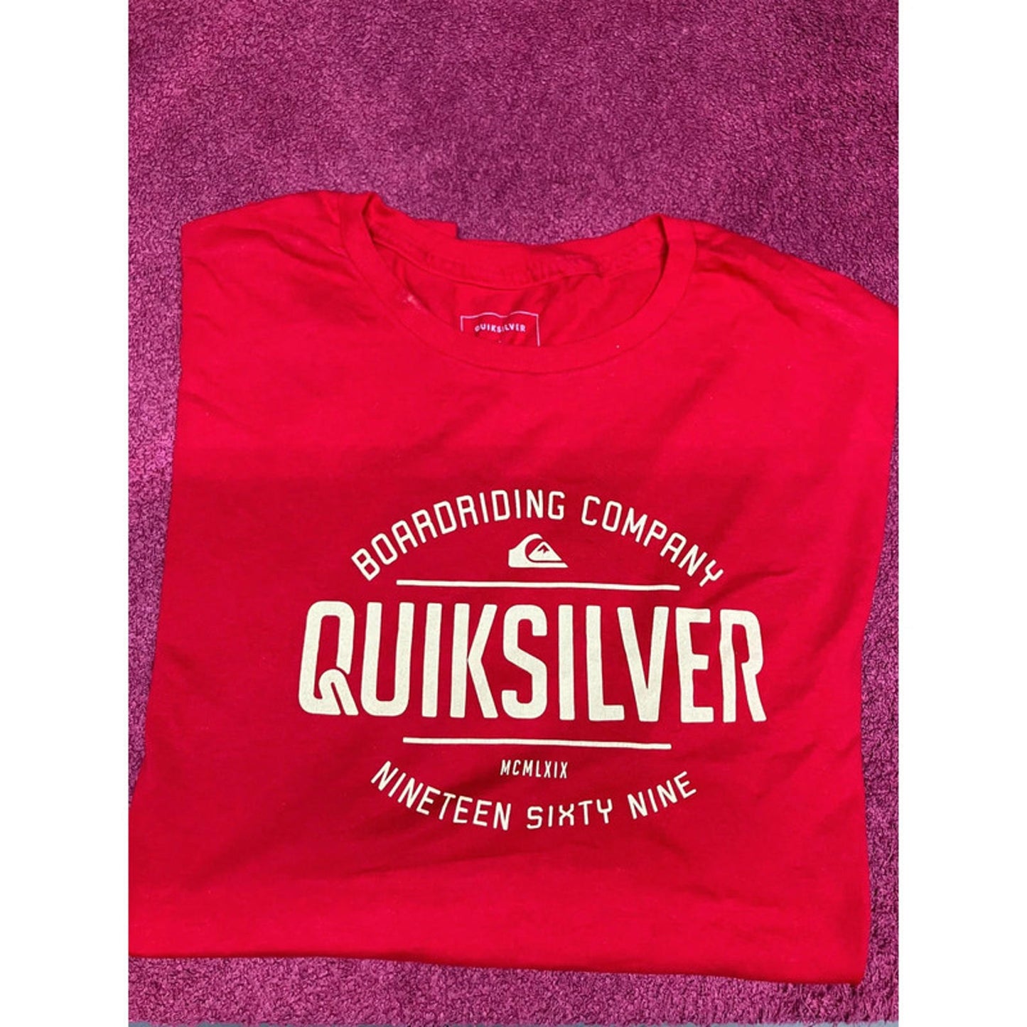 Quiksilver Red Graphic Logo T-Shirt – Size XL