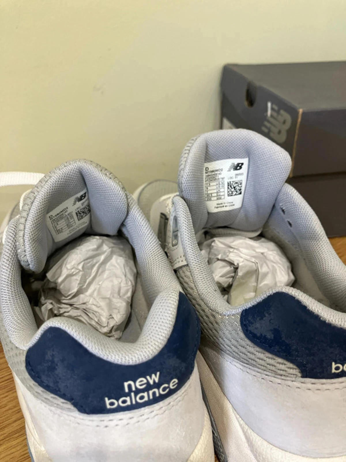 New Balance Men's 580 Grey and White Sneakers