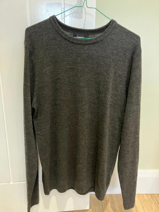Classic Men's Gray Crew Neck Sweater - Medium