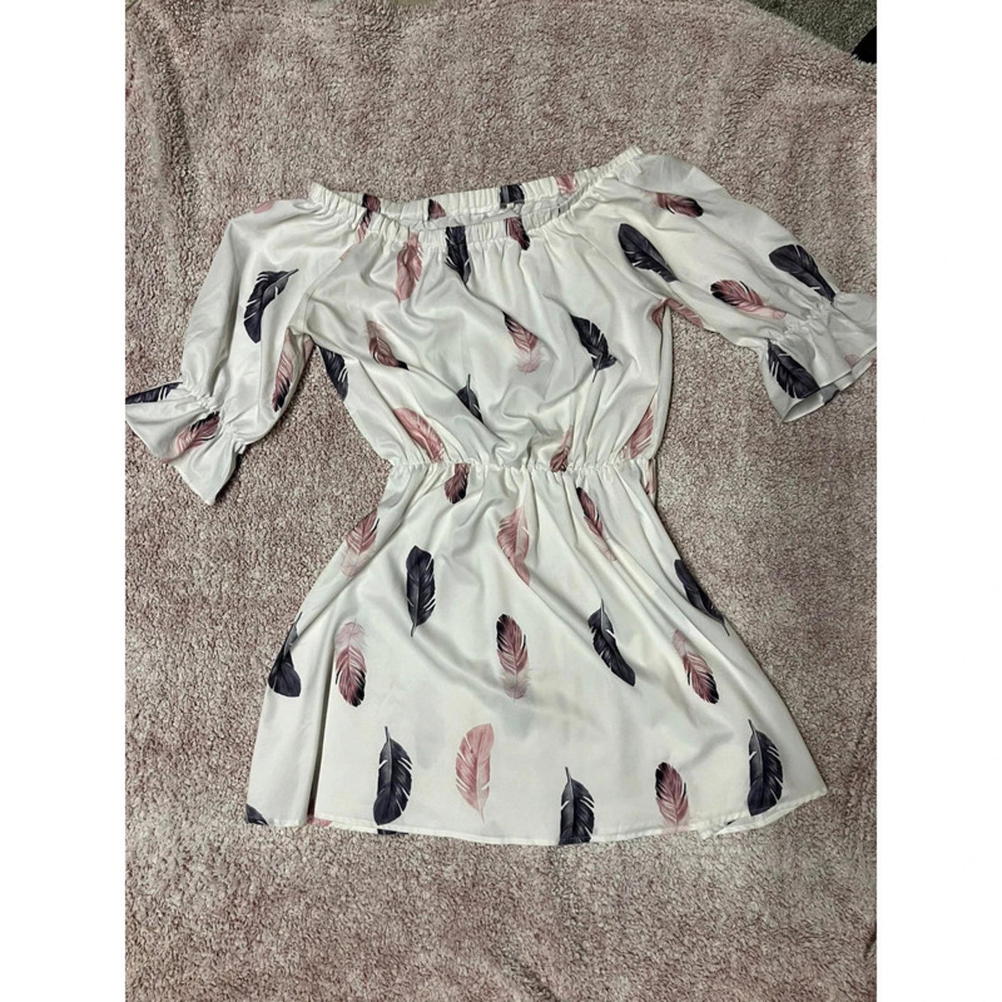 Off-Shoulder Feather Print Dress – Size L