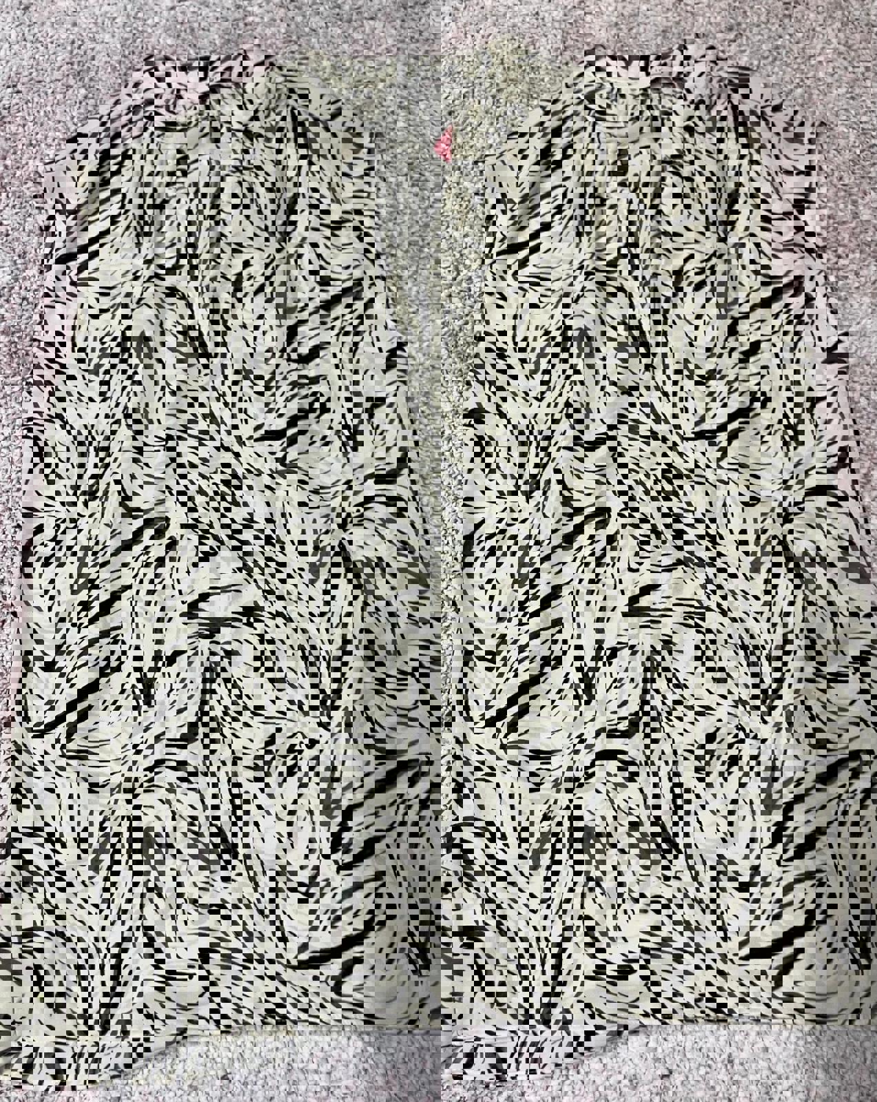 Tu Woman Black and White Patterned Blouse Size 8