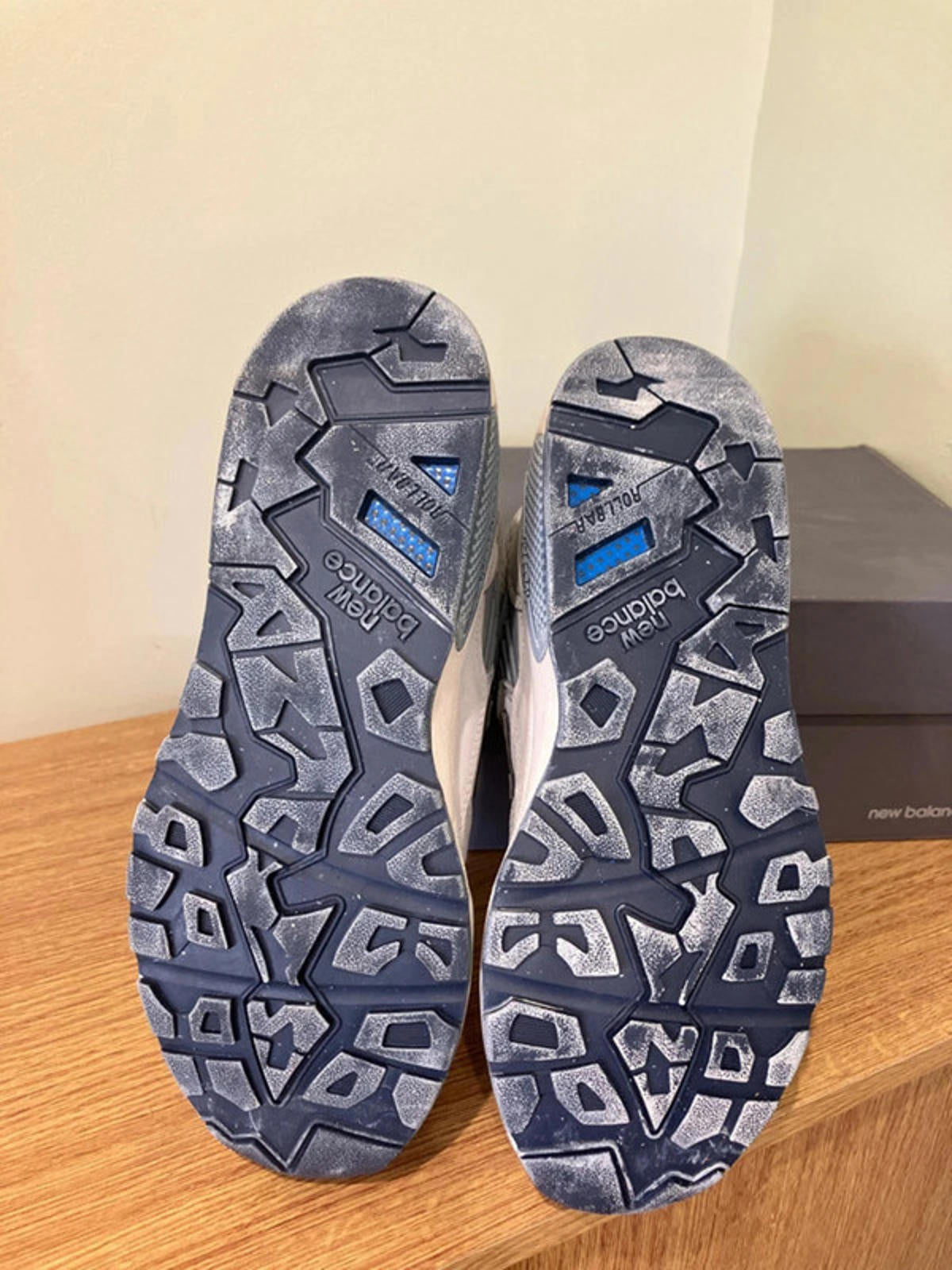 New Balance Men's 580 Grey and White Sneakers