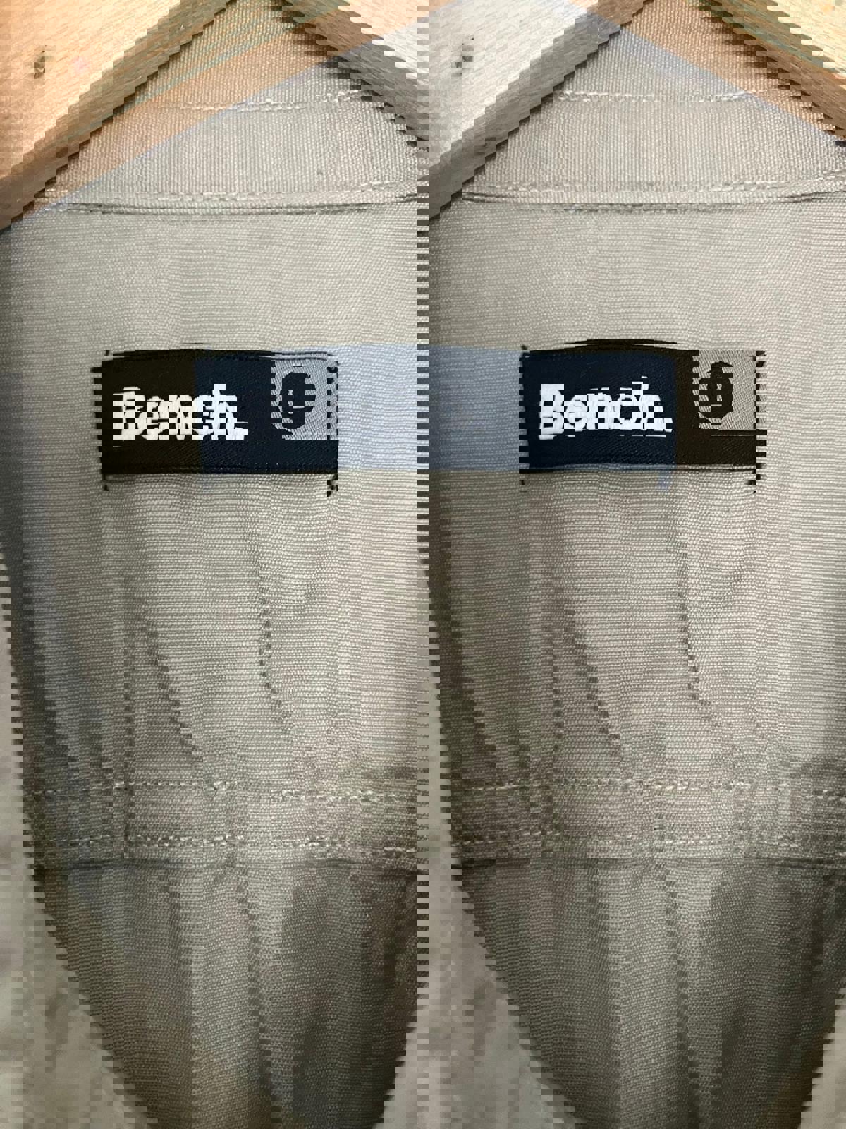 Bench. Men's Short Sleeve Button-Up Shirt - Size L