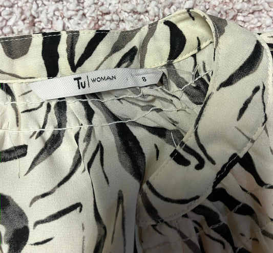 Tu Woman Black and White Patterned Blouse Size 8
