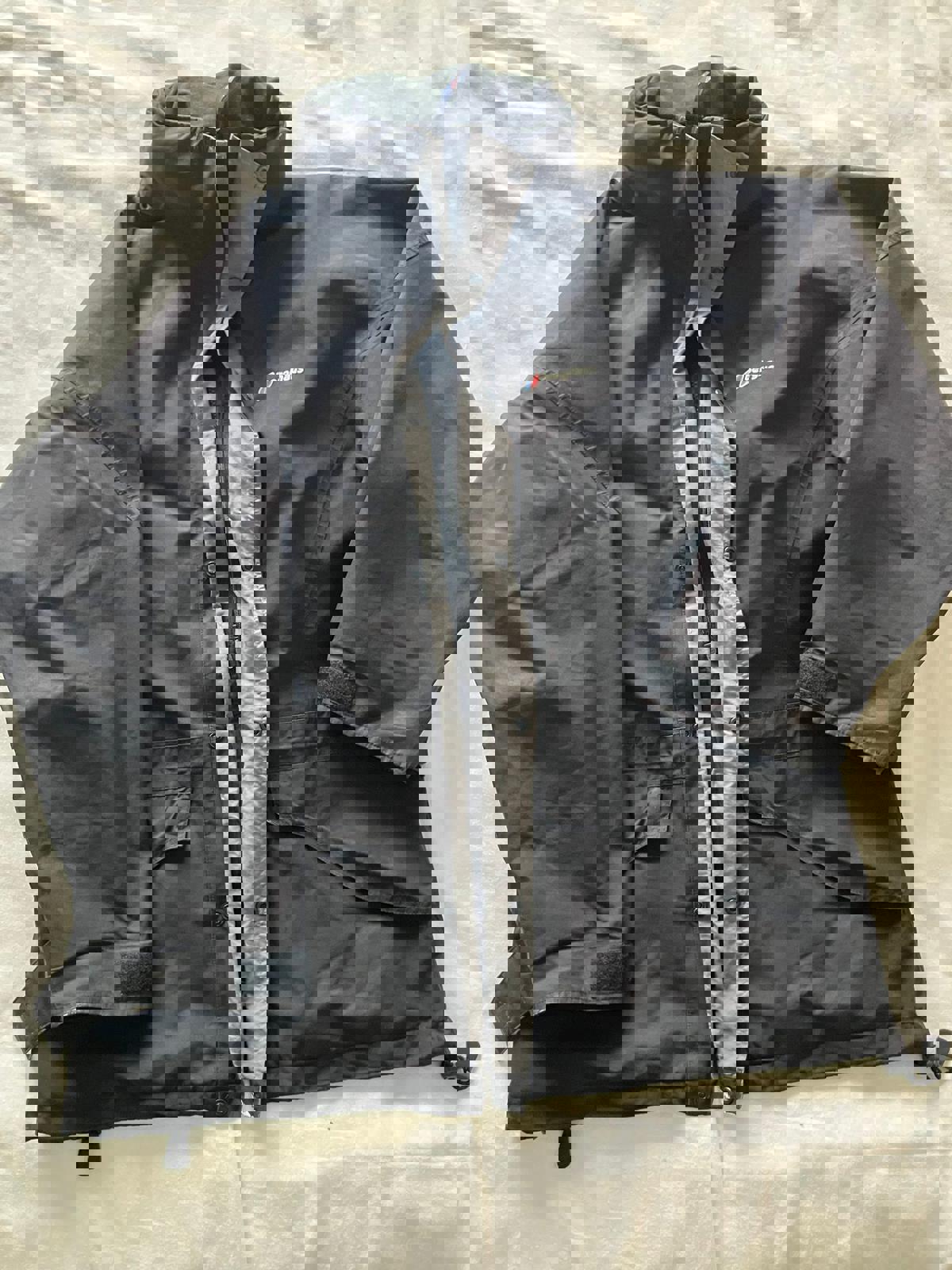 Berghaus Men's Black Waterproof Jacket - Great for Outdoor Adventures!