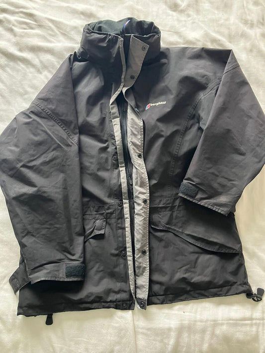Berghaus Men's Black Waterproof Jacket - Great for Outdoor Adventures!